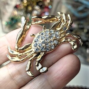 684 Gold Crab Brooch， Cancer
